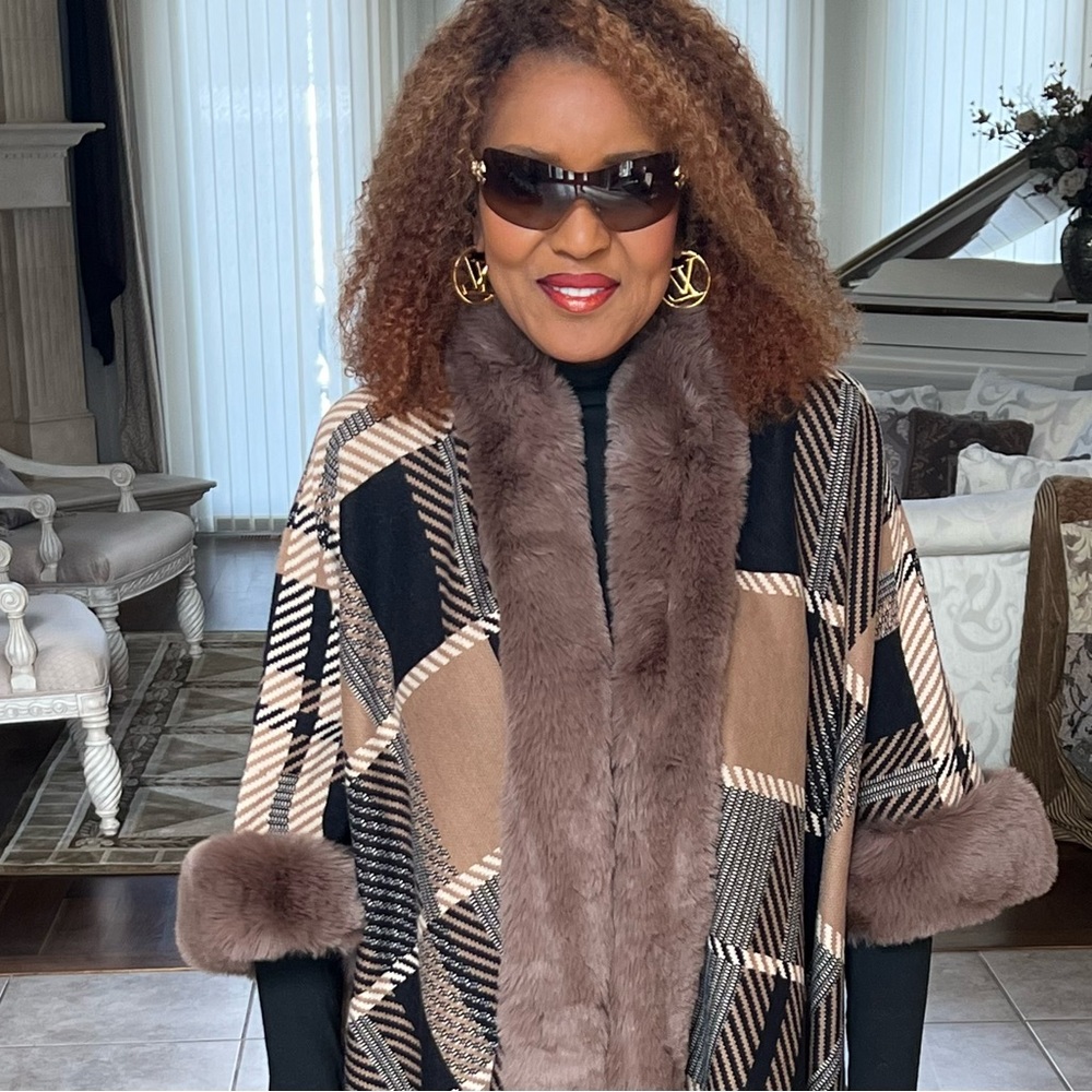 NWT Original, USA, gorgeous multicolor faux fur wrap. One size fits all. - Picture 4 of 17